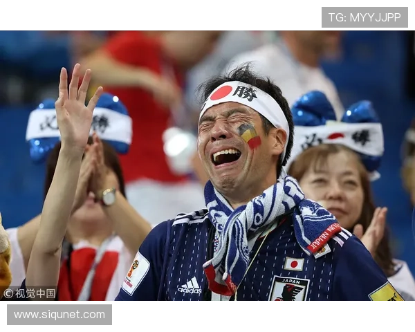 尼克斯场边现金发蓝眼球迷 尼克斯场边现金发蓝眼球迷